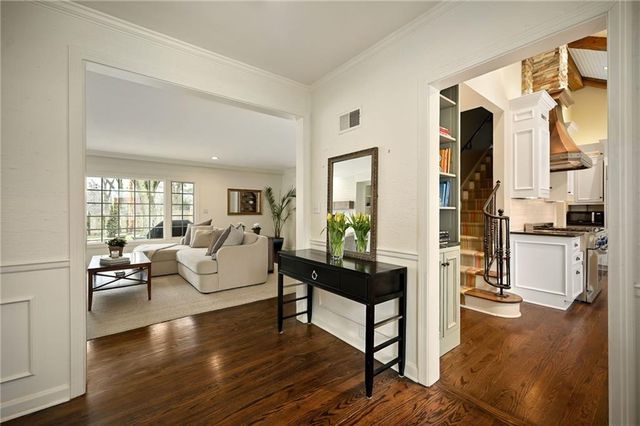 2521 W 65th Street, Mission Hills, KS 66208