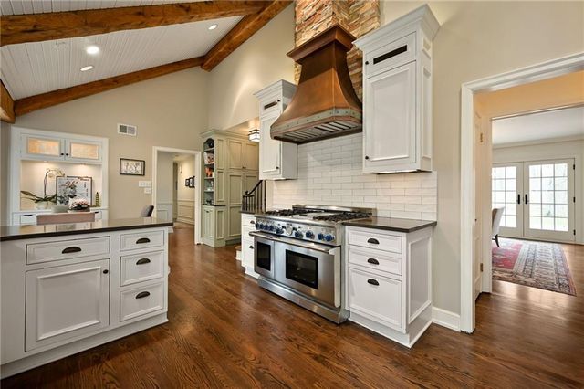 2521 W 65th Street, Mission Hills, KS 66208