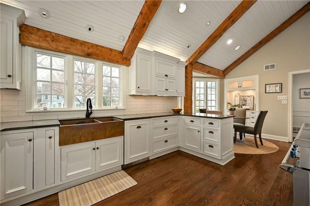 2521 W 65th Street, Mission Hills, KS 66208