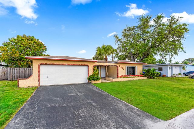 8821 NW 3rd Street, Pembroke Pines, FL 33024