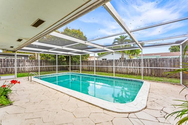 8821 NW 3rd Street, Pembroke Pines, FL 33024