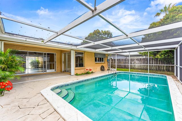 8821 NW 3rd Street, Pembroke Pines, FL 33024