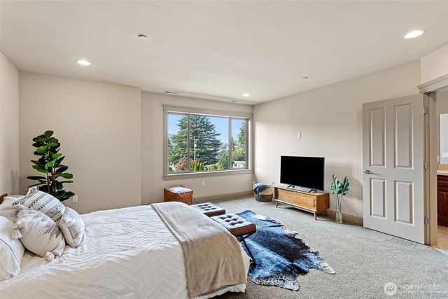 553 SE Andrews Street #B, Issaquah, WA 98027