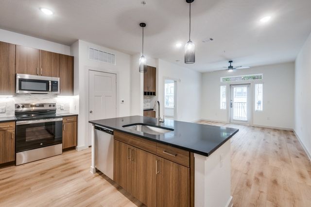 512 N Ewing Avenue 212, Dallas, TX 75203