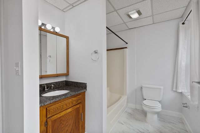 131 Essex Streer 33, Salem, MA 01970