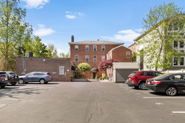 131 Essex Streer 33, Salem, MA 01970