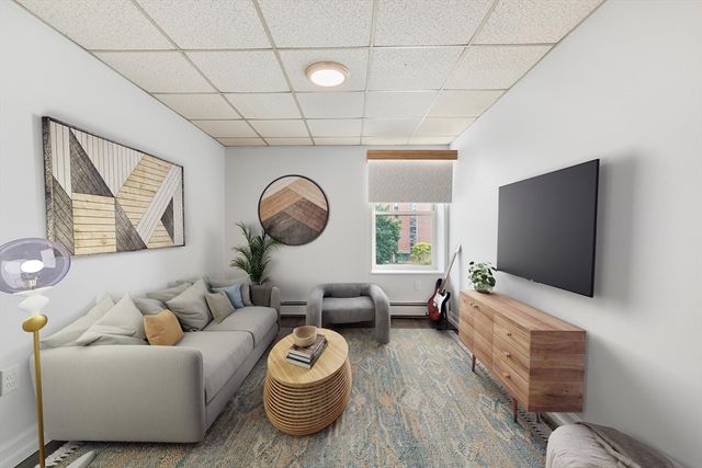131 Essex Streer 33, Salem, MA 01970