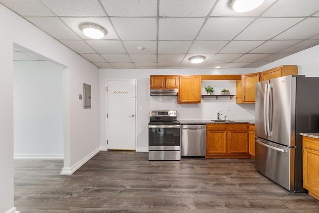 131 Essex Streer 33, Salem, MA 01970