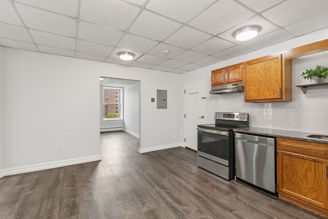 131 Essex Streer 33, Salem, MA 01970