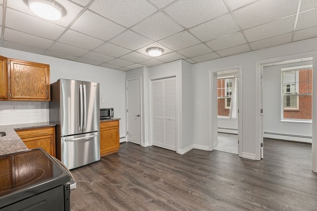 131 Essex Streer 33, Salem, MA 01970