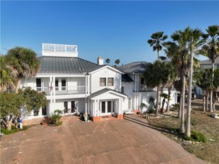540 Bayside Dr, Port Aransas, TX 78373
