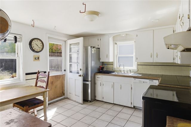 12 Hemlock Avenue, Cranston, RI 02910