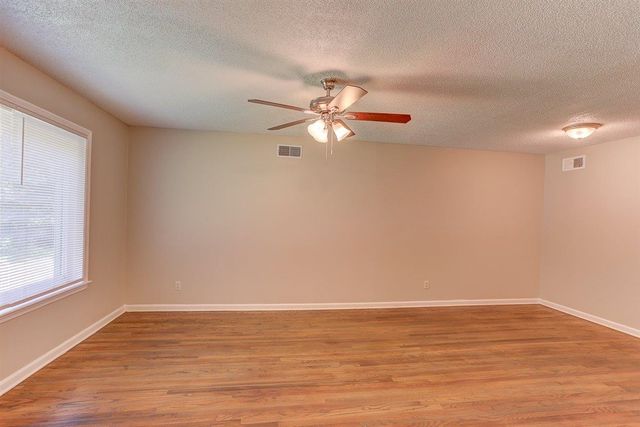 2880 CAVERN DR, Memphis, TN 38128