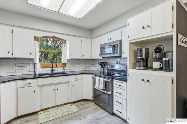 15183 T St, Omaha, NE 68137