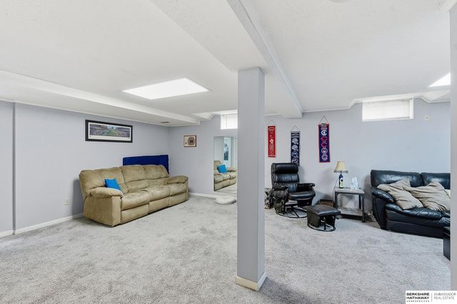 15183 T St, Omaha, NE 68137