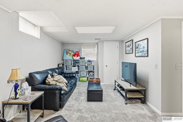 15183 T St, Omaha, NE 68137