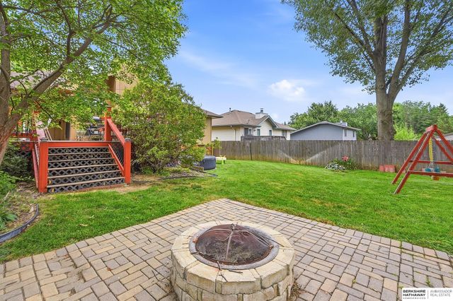 15183 T St, Omaha, NE 68137