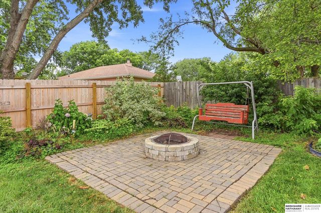 15183 T St, Omaha, NE 68137
