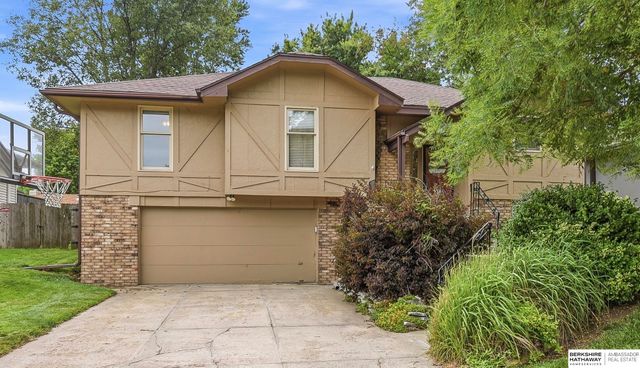 15183 T St, Omaha, NE 68137