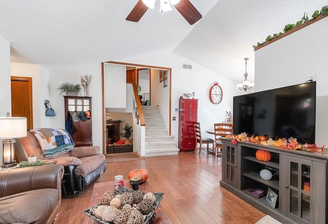 1613 E Horizon Dr, Derby, KS 67037