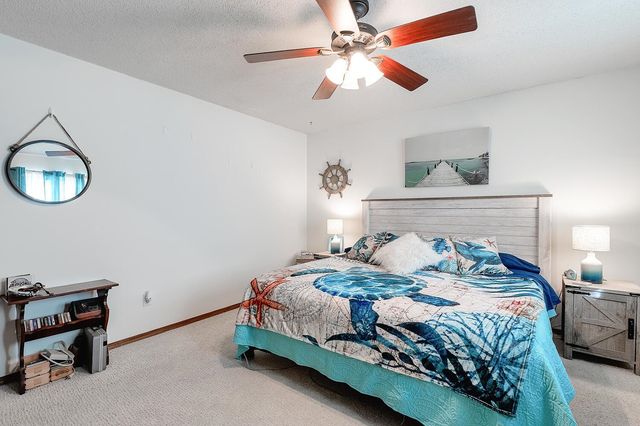 1613 E Horizon Dr, Derby, KS 67037