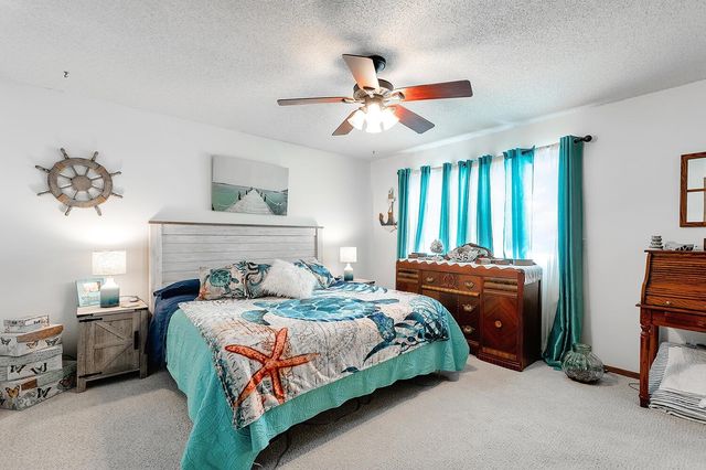 1613 E Horizon Dr, Derby, KS 67037