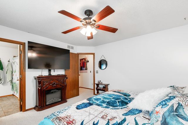 1613 E Horizon Dr, Derby, KS 67037