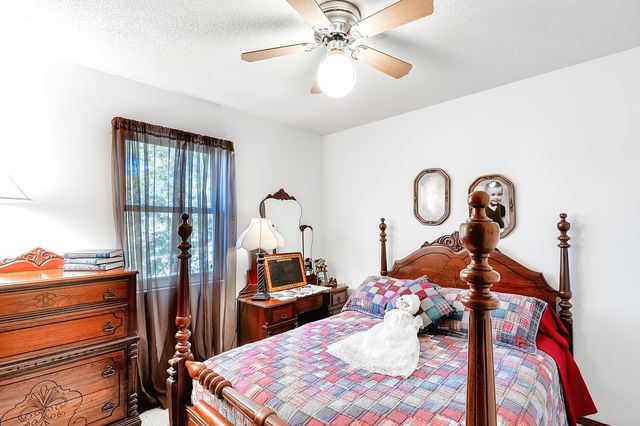 1613 E Horizon Dr, Derby, KS 67037