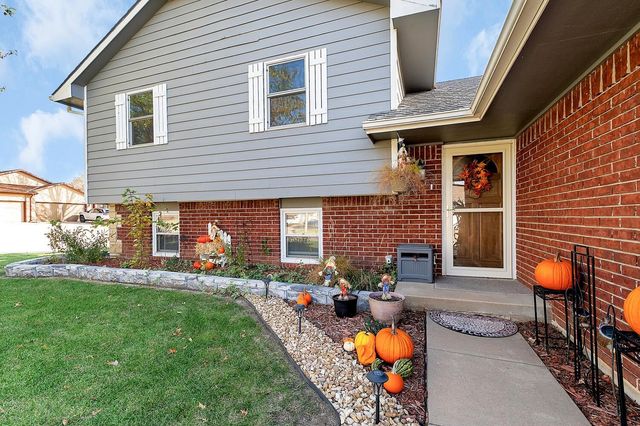 1613 E Horizon Dr, Derby, KS 67037