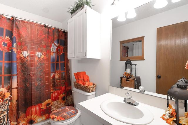 1613 E Horizon Dr, Derby, KS 67037