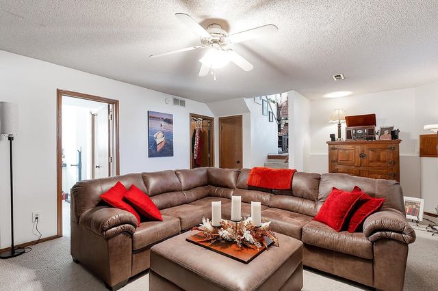 1613 E Horizon Dr, Derby, KS 67037