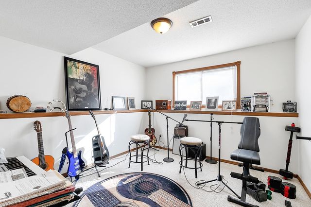 1613 E Horizon Dr, Derby, KS 67037