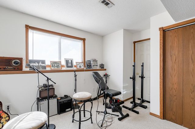 1613 E Horizon Dr, Derby, KS 67037