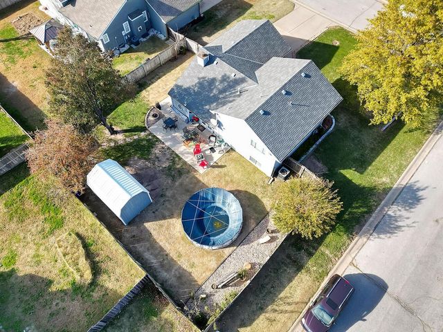 1613 E Horizon Dr, Derby, KS 67037