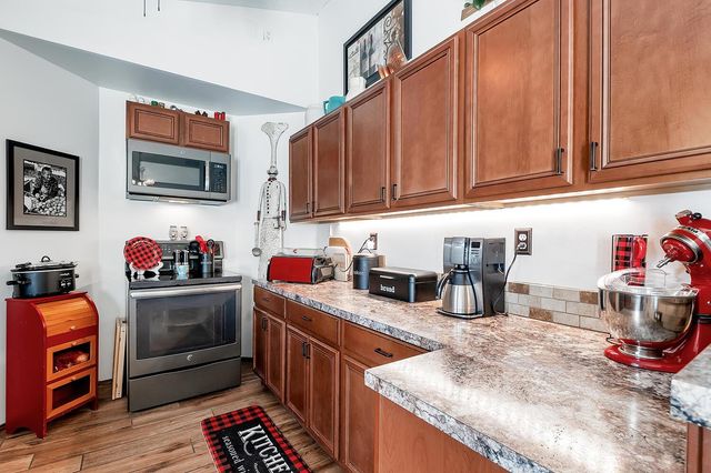 1613 E Horizon Dr, Derby, KS 67037