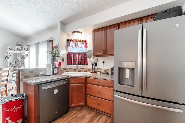 1613 E Horizon Dr, Derby, KS 67037