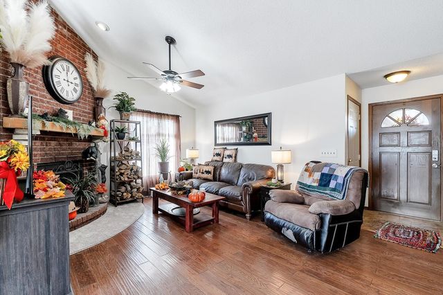 1613 E Horizon Dr, Derby, KS 67037