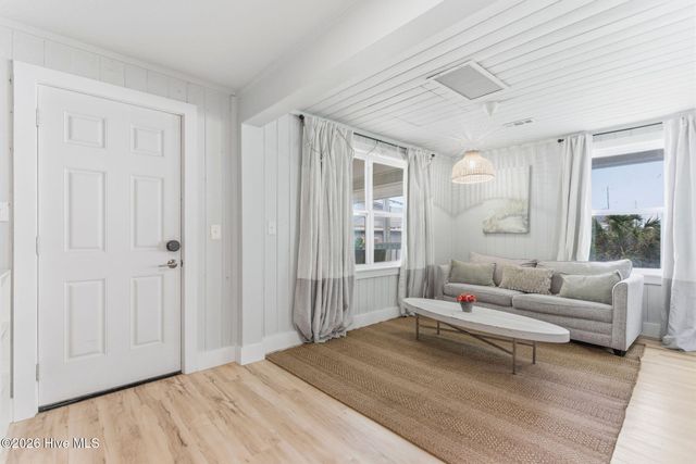 415 Carolina Beach Avenue N, Carolina Beach, NC 28428