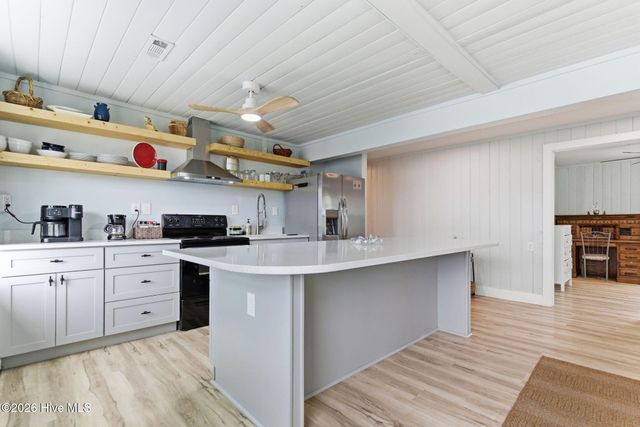 415 Carolina Beach Avenue N, Carolina Beach, NC 28428