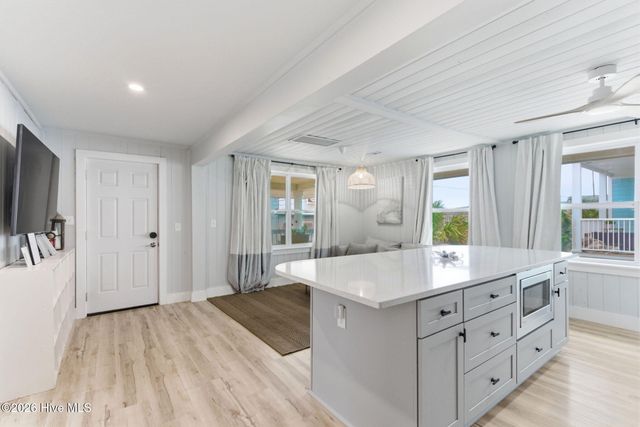 415 Carolina Beach Avenue N, Carolina Beach, NC 28428