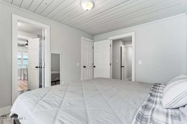 415 Carolina Beach Avenue N, Carolina Beach, NC 28428