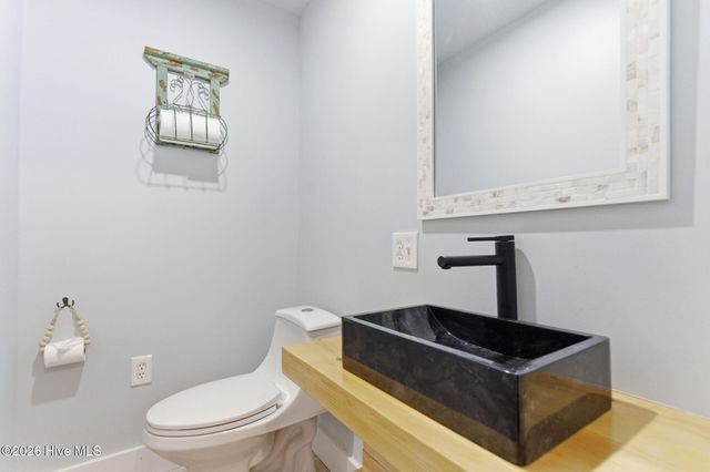 415 Carolina Beach Avenue N, Carolina Beach, NC 28428