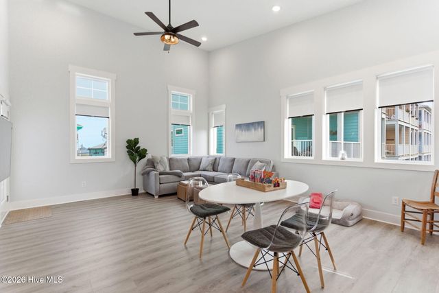 415 Carolina Beach Avenue N, Carolina Beach, NC 28428