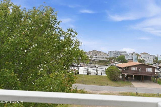 415 Carolina Beach Avenue N, Carolina Beach, NC 28428