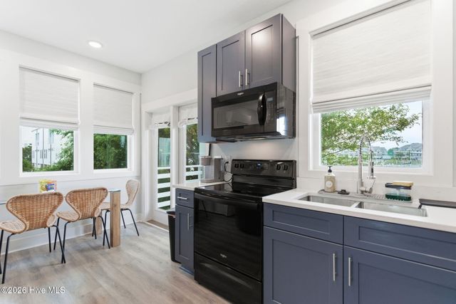 415 Carolina Beach Avenue N, Carolina Beach, NC 28428