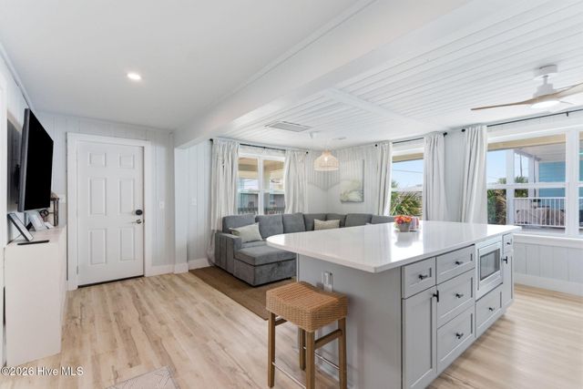 415 Carolina Beach Avenue N, Carolina Beach, NC 28428
