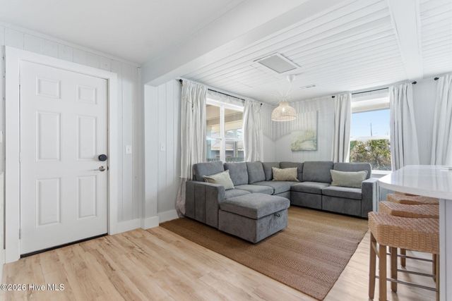 415 Carolina Beach Avenue N, Carolina Beach, NC 28428