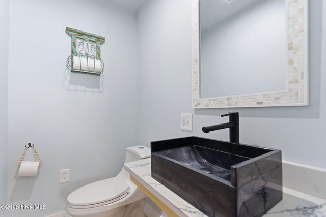 415 Carolina Beach Avenue N, Carolina Beach, NC 28428