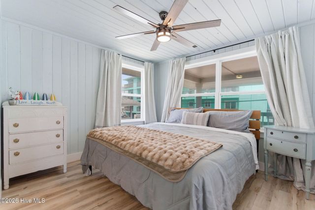 415 Carolina Beach Avenue N, Carolina Beach, NC 28428