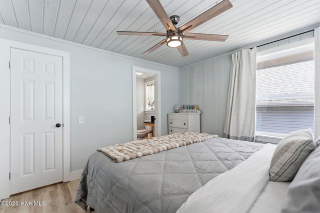 415 Carolina Beach Avenue N, Carolina Beach, NC 28428